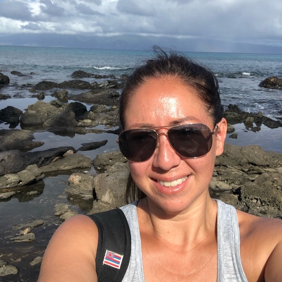 Meet your posher, Danita - Picture 2 of 2